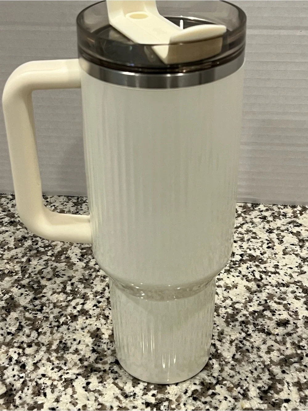 Stanley Cream Insulated Travel Mug with Handle excellent condition 40 oz - Picture 2 of 3